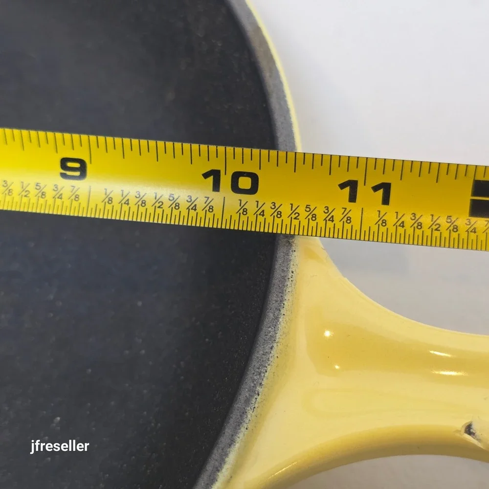 Le Creuset Yellow Enameled Cast Iron Skillet 10.5 Inch Frying Pan Pour Spouts